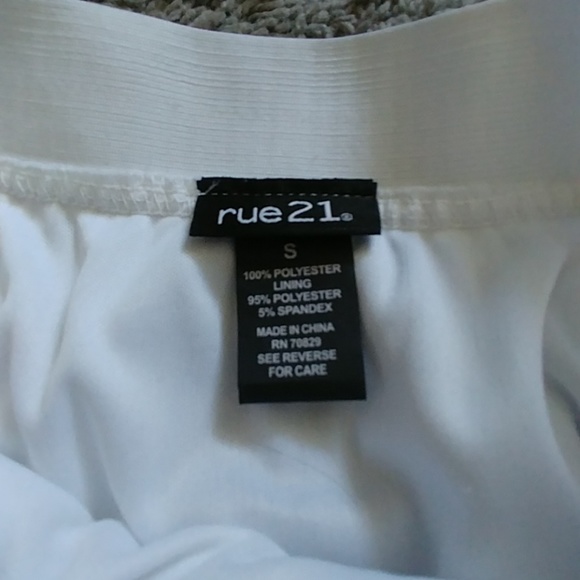 NWOT White tulle skirt - Picture 3 of 3